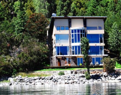 Lujosa Casa con departamento y piscina climatizada para 10 Pax en Villa Llao Llao