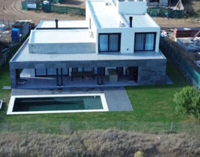 CE 323 Casa en Barrio Maritimo III