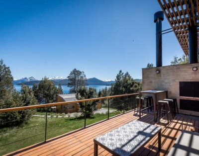 VLA 168 Casa Newen en Villa La Angostura frente al lago